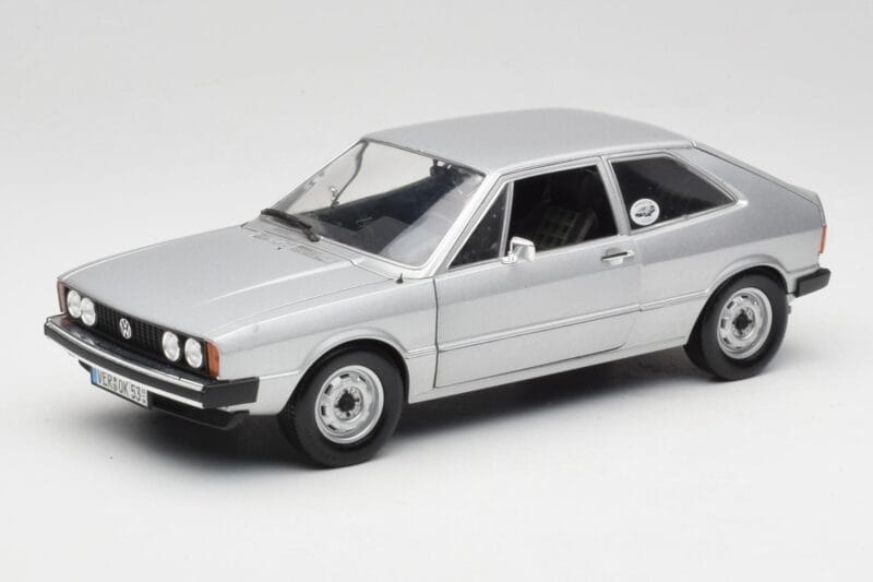 Volkswagen Scirocco GT Mk1 Silver Metallic Revell 1:18 08833 Métal
