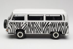 Volkswagen T2a Bus Safari Schuco 1:18 191 Métal — image 4 sur 8
