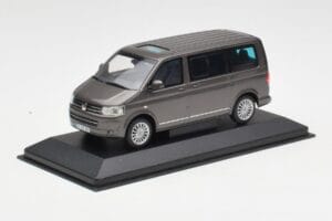 Volkswagen T5 Bus Bronze Metallic Minichamps 1:43 4039378412203 Métal — image 2 sur 4