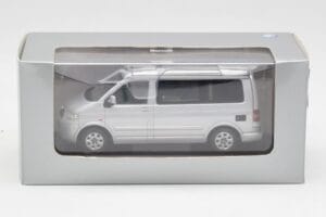 Volkswagen T5 California Argent Minichamps 1:43 7H8099300GPA7W Métal — image 4 sur 4