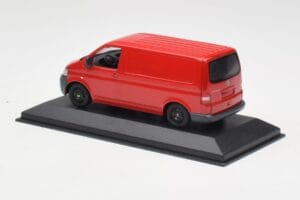 Volkswagen T5 Fourgon de Livraison Rouge & Jantes Noires Minichamps 1:43 400052260-B Métal — image 3 sur 4