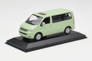 Volkswagen T5 Multivan California Vert Citron Dealer Minichamps 1:43 400052201-D1 Métal — image 2 sur 4