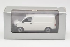 Volkswagen T5 Transporter Blanc Minichamps 1:43 T5002-B Métal — image 4 sur 4