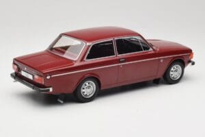 Volvo 142 Rouge Foncé MCG 1:18 MCG18443 Métal — image 2 sur 6