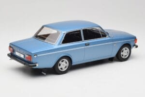Volvo 142 Bleu Clair MCG 1:18 MCG18444 Métal — image 2 sur 6