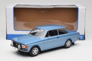 Volvo 142 Bleu Clair MCG 1:18 MCG18444 Métal — image 6 sur 6