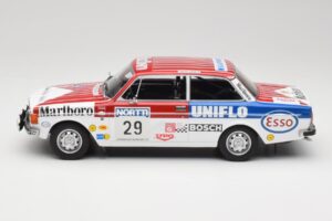 Volvo 142 #29 M. Alen / I. Kivimaki Rally 1000 Lakes 1973 MCG 1:18 MCG18528R Métal — image 3 sur 6