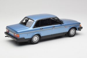 Volvo 240 GL Bleu Métallisé Minichamps 1:18 155171404 Métal — image 2 sur 6