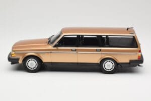 Volvo 240 GL Break Gold Metallic Minichamps 1:18 155171415 Métal — image 3 sur 6