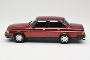 Volvo 240 GL Dark Red Metallic Minichamps 1:18 155171406 Métal — image 3 sur 6