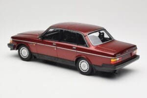 Volvo 240 GL Dark Red Metallic Minichamps 1:18 155171406 Métal — image 5 sur 6