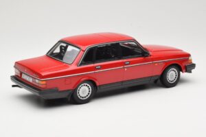 Volvo 240 GL Rouge Foncé Minichamps 1:18 166171401 Métal — image 2 sur 6