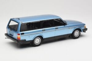 Volvo 240 GL Estate Blue Metallic Minichamps 1:18 155171414 Métal — image 2 sur 6