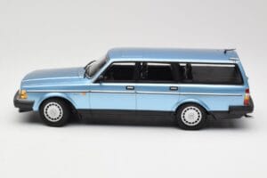 Volvo 240 GL Estate Blue Metallic Minichamps 1:18 155171414 Métal — image 3 sur 6