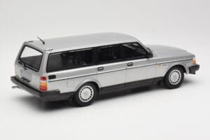 Volvo 240 GL Estate Argent Minichamps 1:18 155171416 Métal — image 2 sur 6