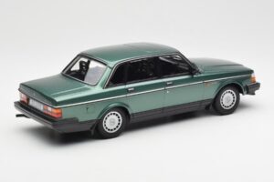 Volvo 240 GL Vert Métallisé Minichamps 1:18 155171400 Métal — image 2 sur 6