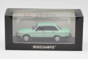 Volvo 240 GL Vert Métallisé Minichamps 1:43 400171402 Métal — image 4 sur 4