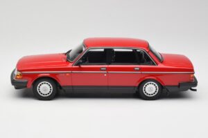 Volvo 240 GL Rouge Minichamps 1:18 155171401 Métal — image 3 sur 6