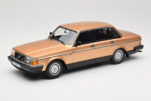 Volvo 240 GL Or Minichamps 1:18 155171405 Métal