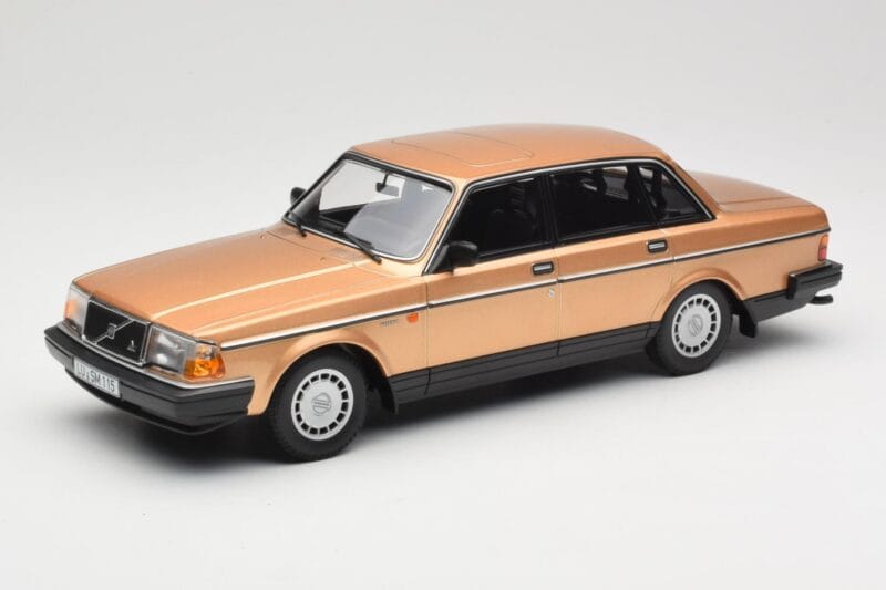 Volvo 240 GL Or Minichamps 1:18 155171405 Métal