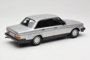 Volvo 240 GL Argent Minichamps 1:18 155171408 Métal — image 2 sur 6