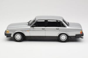 Volvo 240 GL Argent Minichamps 1:18 155171408 Métal — image 3 sur 6