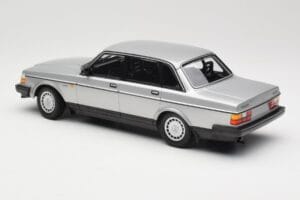 Volvo 240 GL Argent Minichamps 1:18 155171408 Métal — image 5 sur 6