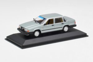 Volvo 240 GL Argent Métallique Minichamps 1:43 940171402 Métal — image 2 sur 4