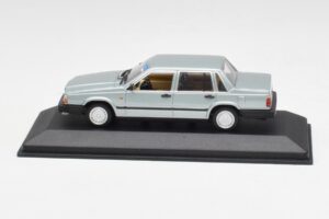 Volvo 240 GL Argent Métallique Minichamps 1:43 940171402 Métal