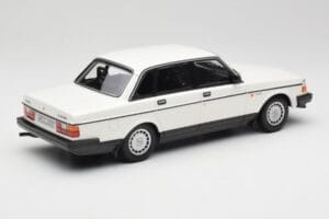 Volvo 240 GL Blanc Minichamps 1:18 155171402 Métal — image 2 sur 6