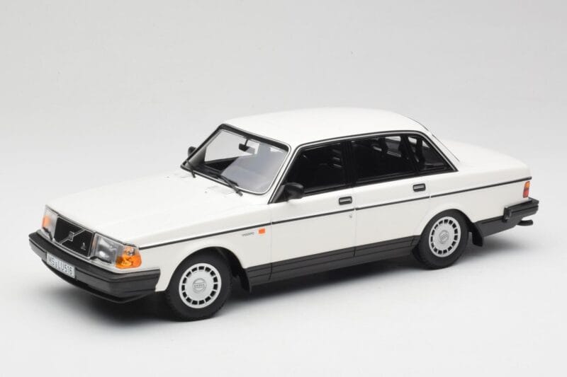 Volvo 240 GL Blanc Minichamps 1:18 155171402 Métal