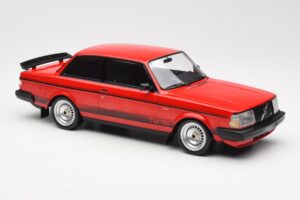 Volvo 240 Turbo Rouge Custom IXO 1:18 18CMC177 Métal — image 4 sur 5