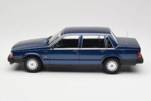 Volvo 740 GL Dark Blue Metallic Minichamps 1:18 155171701 Métal — image 3 sur 6