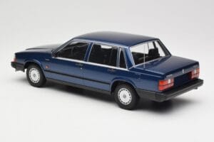 Volvo 740 GL Dark Blue Metallic Minichamps 1:18 155171701 Métal — image 5 sur 6