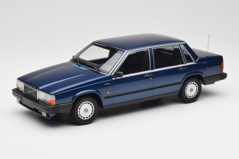 Volvo 740 GL Dark Blue Metallic Minichamps 1:18 155171701 Métal