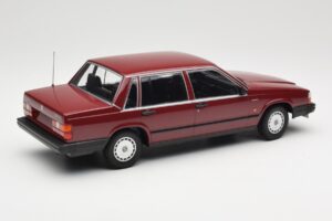 Volvo 740 GL Rouge Minichamps 1:18 155171704 Métal — image 2 sur 6