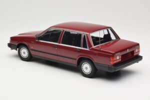 Volvo 740 GL Rouge Minichamps 1:18 155171704 Métal — image 5 sur 6