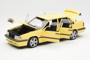 Volvo 850 T-5R Jaune AUTOart 1:18 79501 Métal — image 2 sur 8