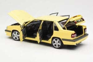 Volvo 850 T-5R Jaune AUTOart 1:18 79501 Métal — image 5 sur 8