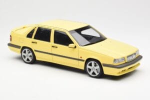 Volvo 850 T-5R Jaune AUTOart 1:18 79501 Métal — image 6 sur 8