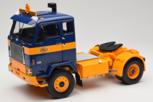 Volvo F88 Bleu Foncé Jaune MCG 1:18 MCG18140 Métal