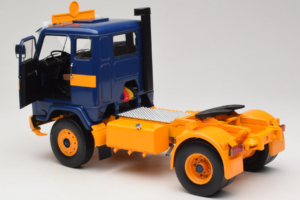 Volvo F88 Bleu Foncé Jaune MCG 1:18 MCG18140 Métal — image 5 sur 8