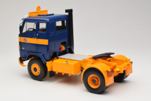 Volvo F88 Bleu Foncé Jaune MCG 1:18 MCG18140 Métal — image 7 sur 8