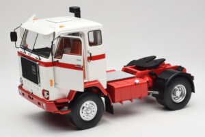Volvo F88 Blanc Rouge MCG 1:18 MCG18141 Métal — image 2 sur 8
