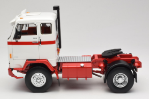 Volvo F88 Blanc Rouge MCG 1:18 MCG18141 Métal — image 4 sur 8