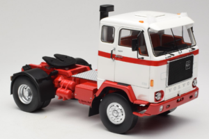 Volvo F88 Blanc Rouge MCG 1:18 MCG18141 Métal — image 6 sur 8