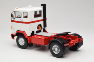 Volvo F88 Blanc Rouge MCG 1:18 MCG18141 Métal — image 7 sur 8