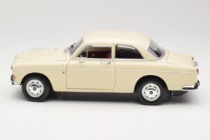Volvo P121 Amazon Blanc Revell 1:18 08866 Métal — image 4 sur 8
