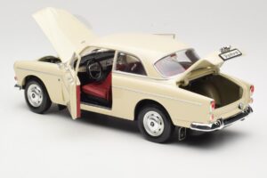 Volvo P121 Amazon Blanc Revell 1:18 08866 Métal — image 5 sur 8