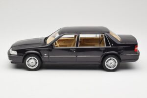 Volvo S90 Royal Violet DNA 1:18 DNA000089 Métal — image 3 sur 6